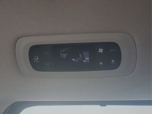 Used 2024 Chrysler Pacifica Touring-L image 26