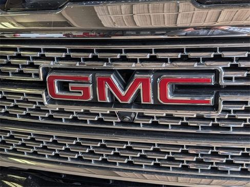 Used 2022 GMC Sierra 2500 Denali w/ Denali Ultimate Package image 2