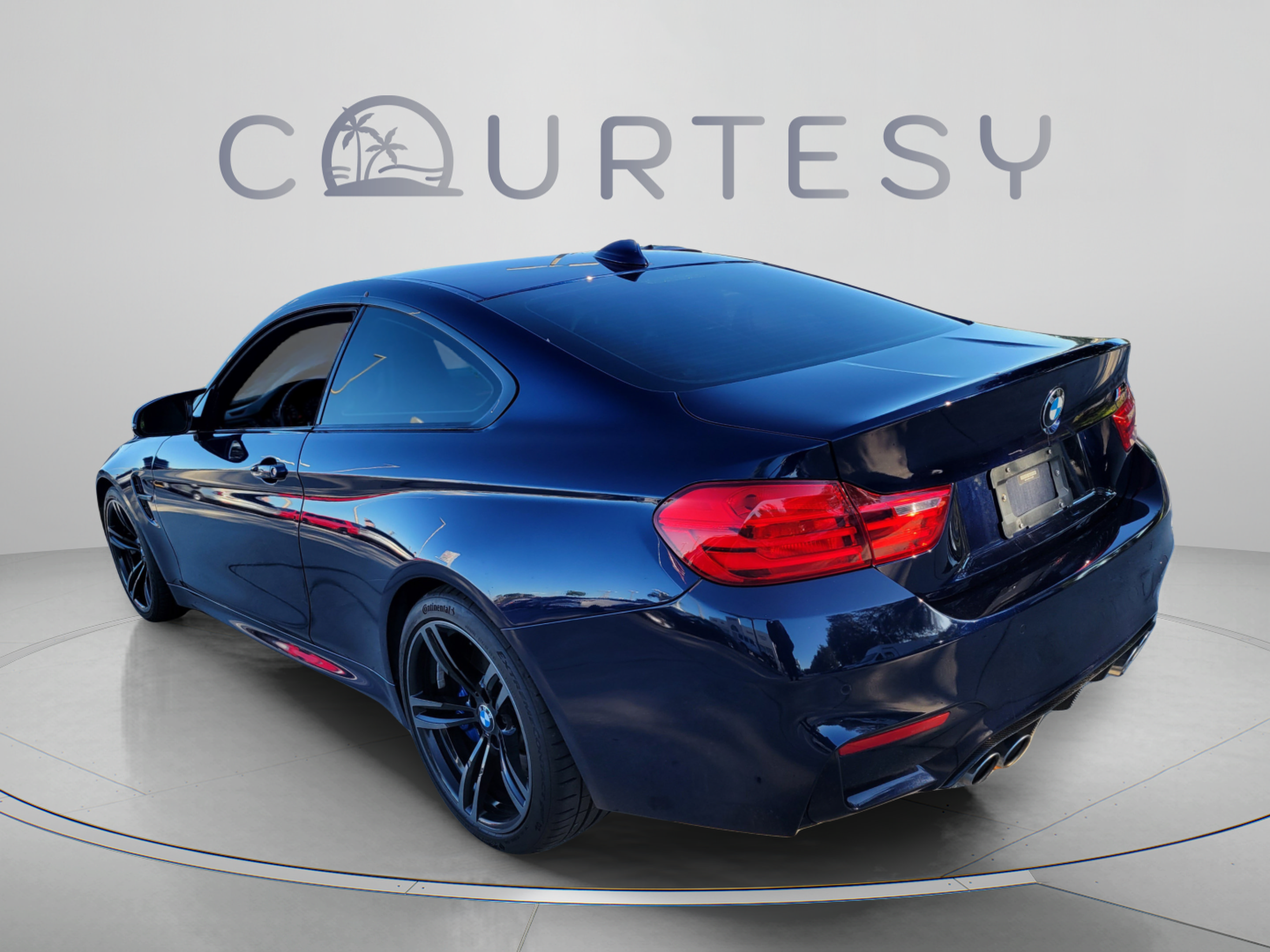 Used 2016 BMW M4 Coupe RWD image 2