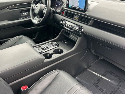 Certified 2025 Honda Pilot Elite image 17