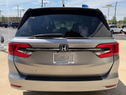 Used 2023 Honda Odyssey EX-L image 4