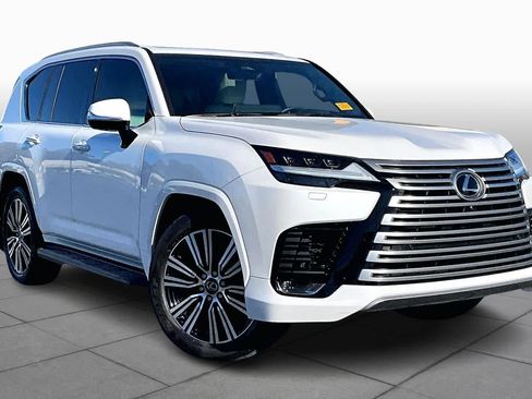 Used 2025 Lexus LX 600 4WD w/ Accessory Package (Z1) image 3