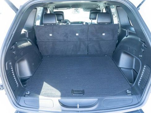 Certified 2021 Jeep Grand Cherokee Laredo X image 32