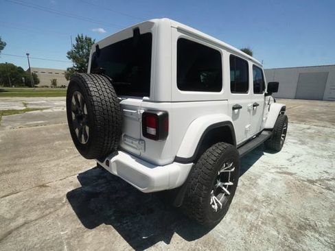 Used 2018 Jeep Wrangler Unlimited Sahara AWD/4WD image 3