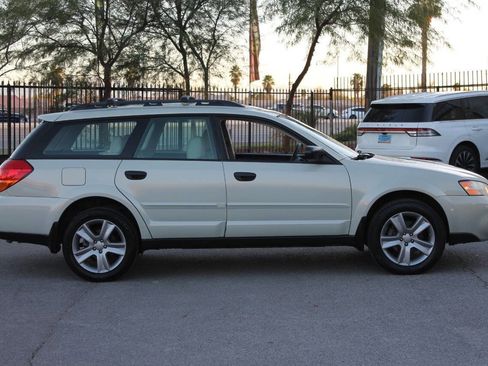 Used 2007 Subaru Outback 2.5i L.L. Bean AWD/4WD image 9