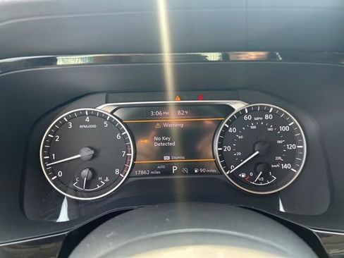 Used 2024 Nissan Pathfinder SV image 14