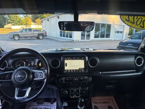 Used 2022 Jeep Wrangler Unlimited Sahara AWD/4WD image 22