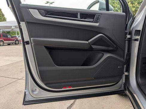 New 2026 Porsche Cayenne S image 13