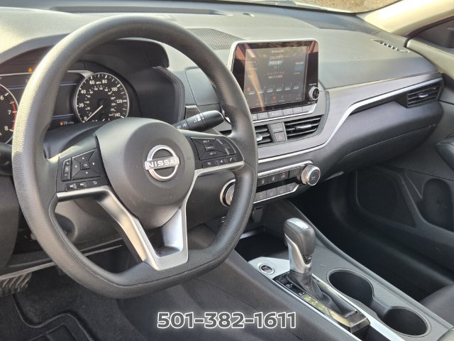 Used 2025 Nissan Altima 2.5 SV FWD image 8