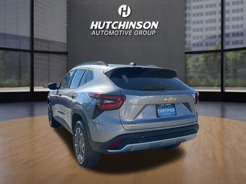 Certified 2025 Chevrolet Trax LT w/ LT Convenience Package image 5