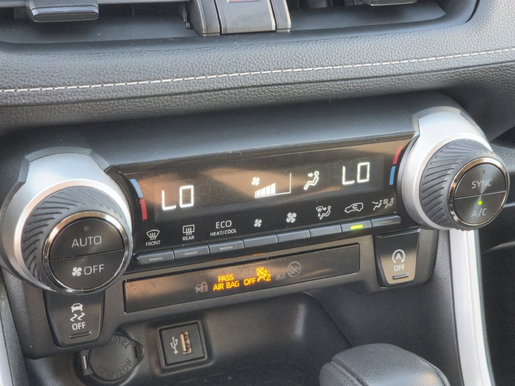 Used 2025 Toyota RAV4 XLE FWD image 20