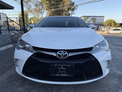 Used 2017 Toyota Camry SE FWD image 2