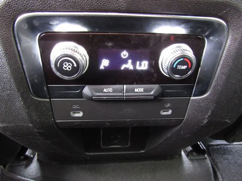 Used 2022 GMC Yukon SLE AWD/4WD image 32