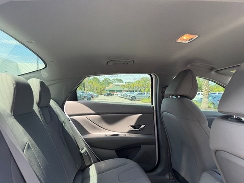 Used 2024 Hyundai Elantra SE FWD image 13