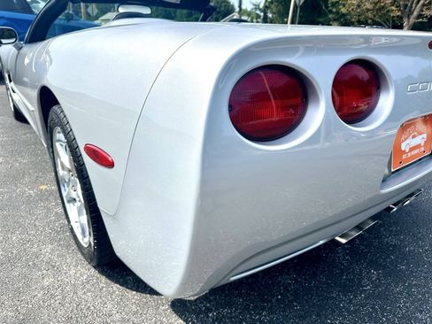 Used 2001 Chevrolet Corvette Convertible w/ Preferred Equipment Group2 RWD image 10