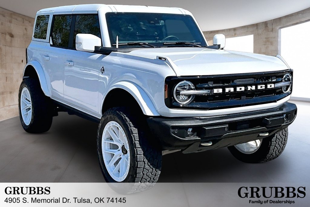 Used 2025 Ford Bronco Outer Banks AWD/4WD image 1