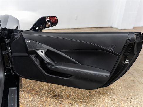 Used 2019 Chevrolet Corvette Stingray Coupe w/ 1LT RWD image 25