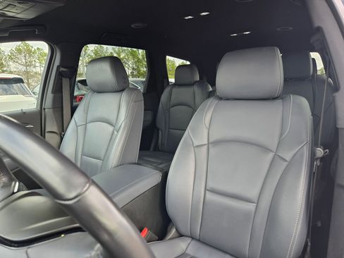 Used 2024 Buick Enclave Premium image 25
