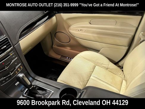 Used 2019 Lincoln MKT AWD image 17
