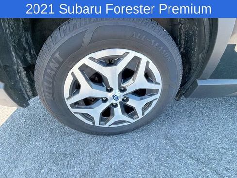 Used 2021 Subaru Forester Premium AWD/4WD image 9