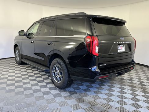 Used 2025 Ford Expedition Active image 3