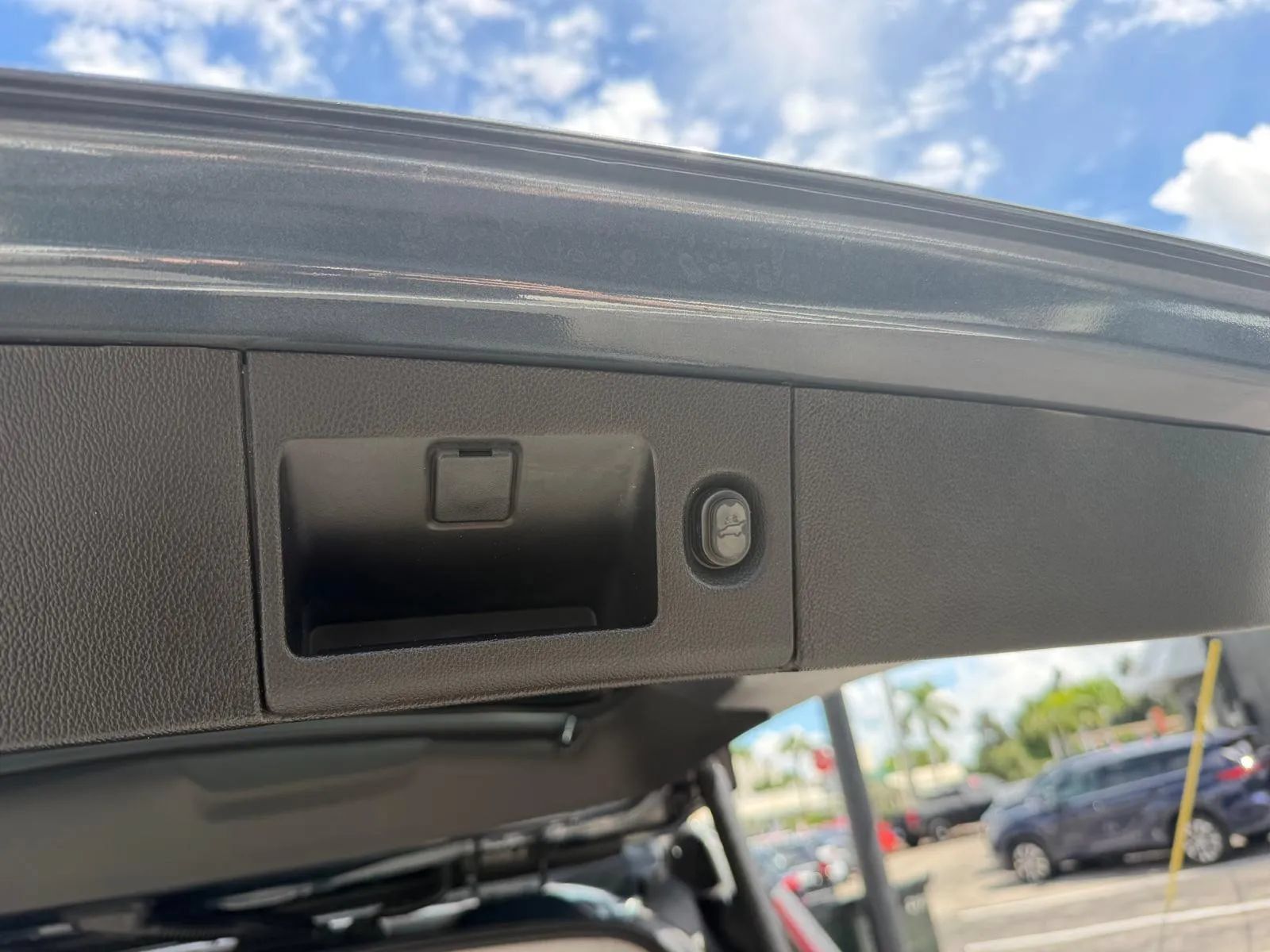 Used 2019 Cadillac Escalade ESV Luxury AWD/4WD image 46