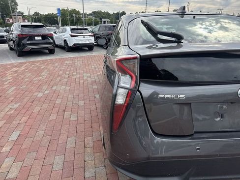 Used 2017 Toyota Prius Four FWD image 10