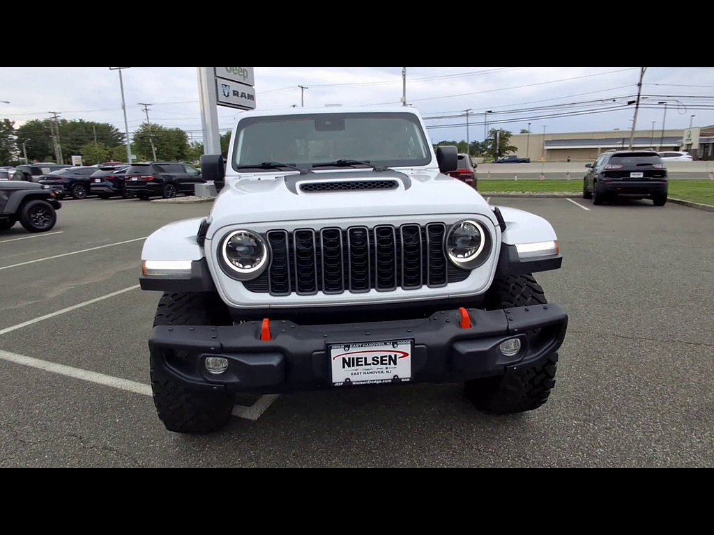 Used 2025 Jeep Gladiator Mojave AWD/4WD image 3