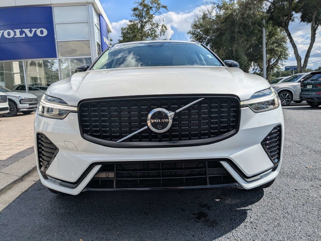 Used 2024 Volvo XC60 B5 Plus w/ Protection Package Premier AWD/4WD image 9