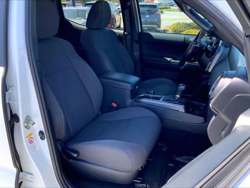 Used 2018 Toyota Tacoma TRD Off-Road image 9