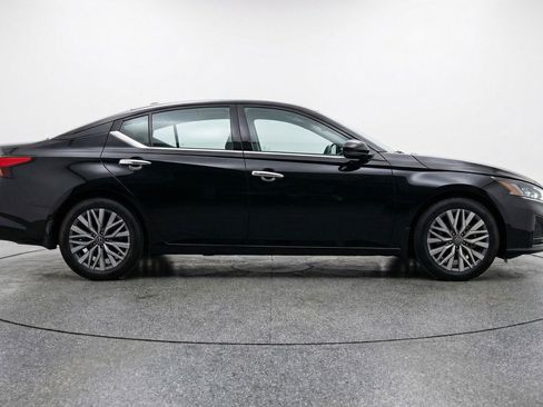 Used 2025 Nissan Altima 2.5 SV image 11