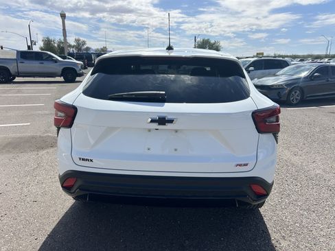 Used 2024 Chevrolet Trax RS FWD image 4