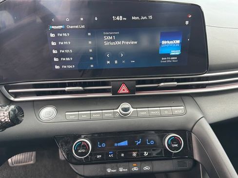Used 2024 Hyundai Elantra SEL FWD image 28