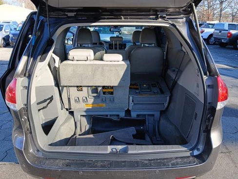 Used 2014 Toyota Sienna XLE image 12