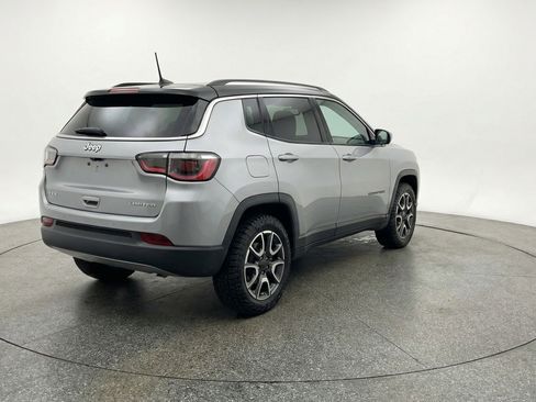 Used 2025 Jeep Compass Trailhawk image 9