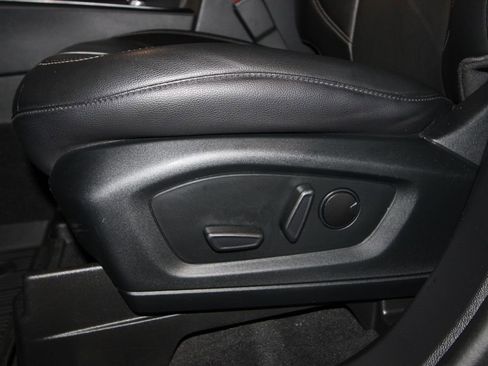 Used 2022 Ford Explorer Limited w/ Equipment Group 301A image 9