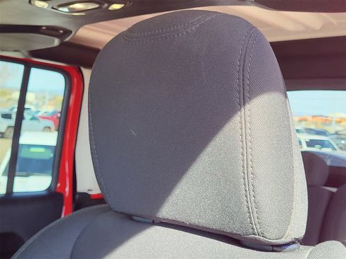 Used 2021 Jeep Gladiator Sport image 13