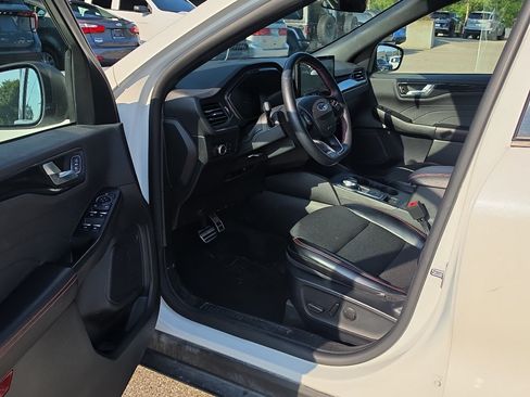 Used 2024 Ford Escape ST-Line w/ Tech Pack #1 FWD image 10