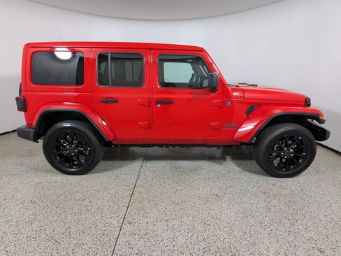 Used 2025 Jeep Wrangler Sahara w/ Safety Group image 8