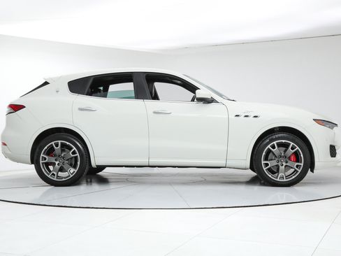 Certified 2023 Maserati Levante GT AWD/4WD image 6