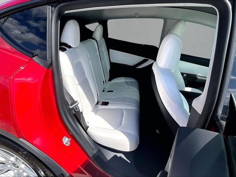 Used 2022 Tesla Model Y Long Range AWD/4WD image 27