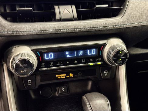 Used 2021 Toyota RAV4 XLE FWD image 15