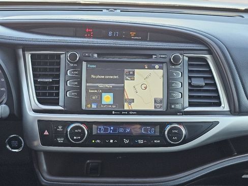 Used 2017 Toyota Highlander XLE FWD image 38