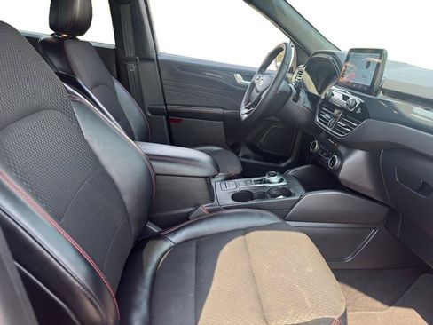 Certified 2025 Ford Escape ST-Line Select AWD/4WD image 6