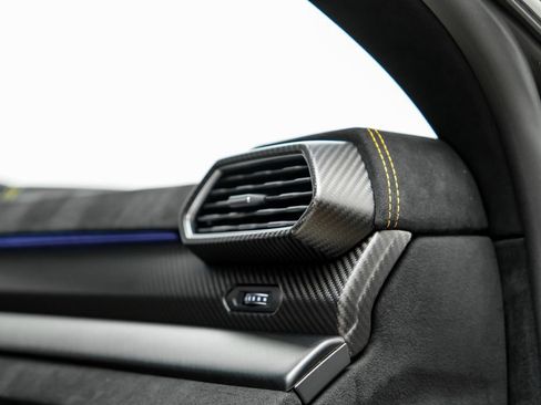 Used 2023 Lamborghini Urus Performante AWD/4WD image 32