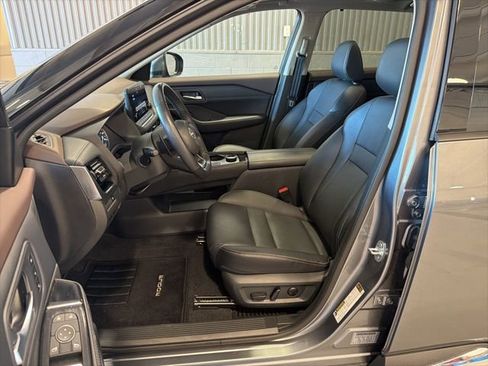 Used 2023 Nissan Rogue SL w/ SL Premium Package image 10