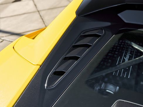 Used 2023 Lamborghini Huracan Tecnica image 23