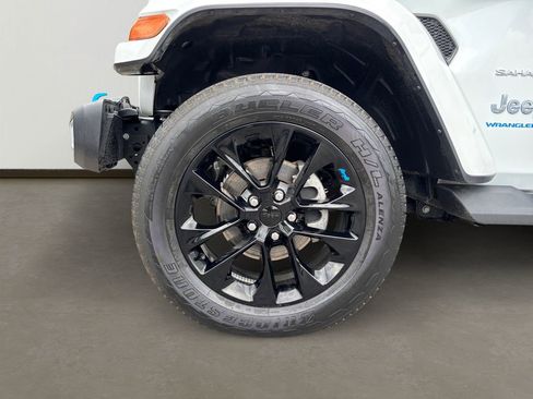 Used 2023 Jeep Wrangler Unlimited Sahara AWD/4WD image 10