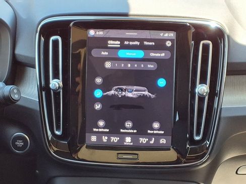 Certified 2023 Volvo XC40 B5 Ultimate w/ Climate Package AWD/4WD image 18