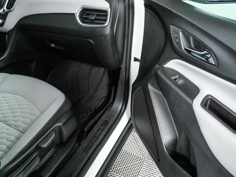 Used 2018 Chevrolet Equinox LS FWD image 22